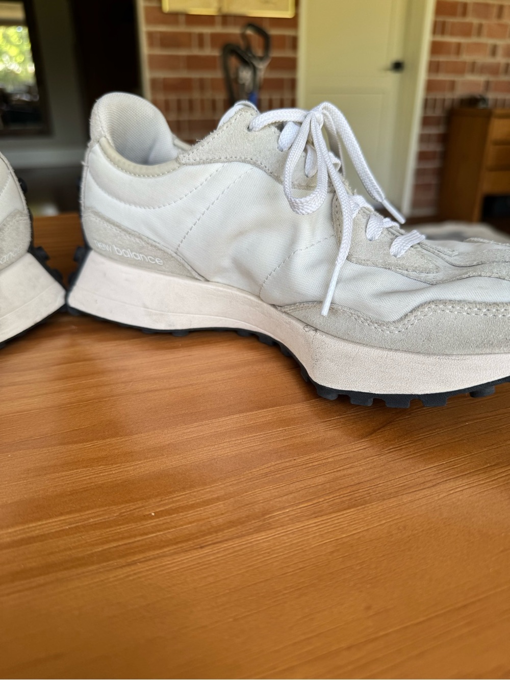 New Balance Women’s 327 Sneaker Size 8 - Picture 8 of 9
